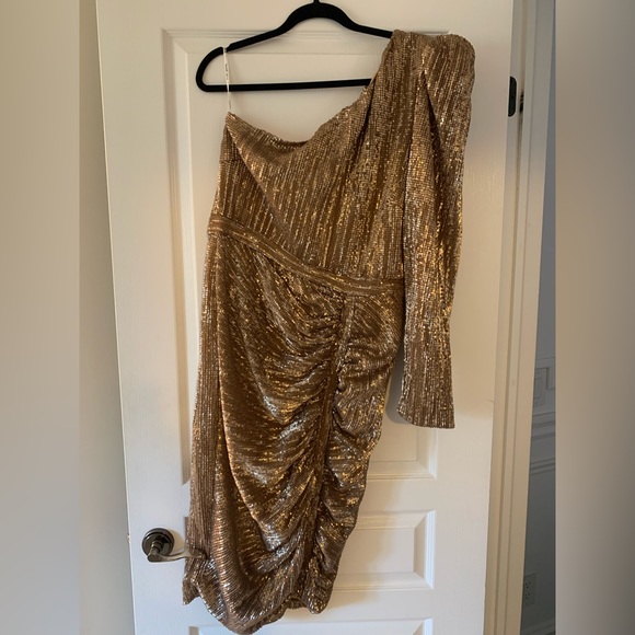 Lavish Alice structured one shoulder sequin midi dress in gold - Picture 5 of 5